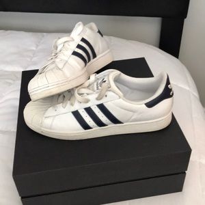 Adidas Sneakers